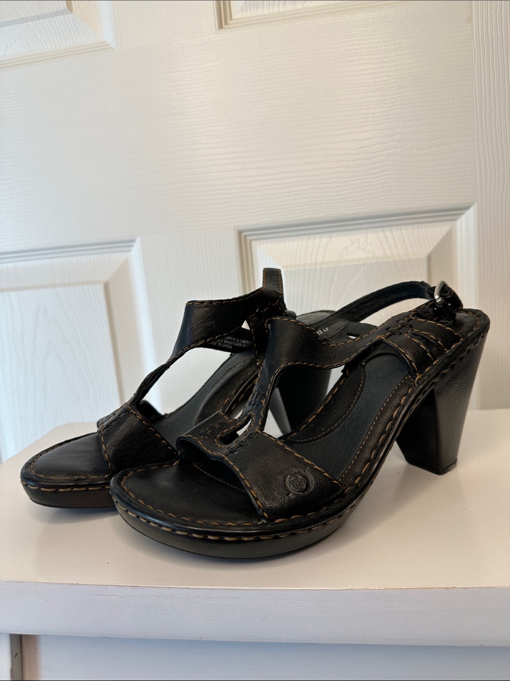 Born Black Leather Women’s Heeled Sandals with Contrast Stitching - Picture 2 of 4